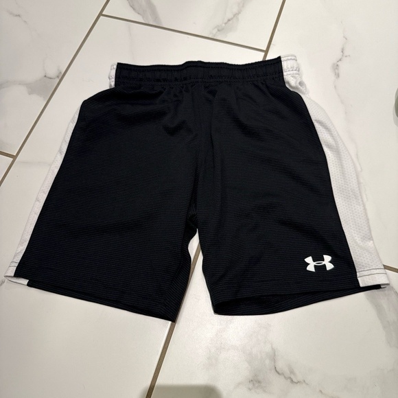 Under Armour Other - Under Armour Shorts Youth Medium Black White Athletic HeatGear Performance